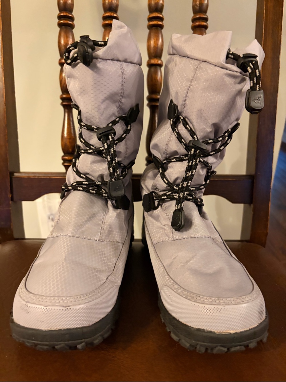 Baffin Light Gray Women's Light Ease Winter Boots with Toggle Laces